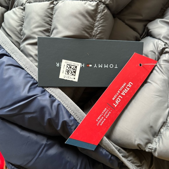 Tommy Hilfiger
Men's Quilted Vest size medium new with tags - Picture 11 of 15